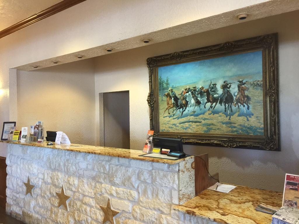 Fredericksburg Hill Country Hotel Exterior photo