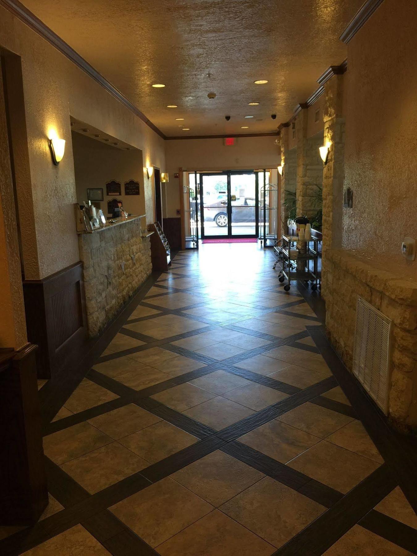 Fredericksburg Hill Country Hotel Exterior photo