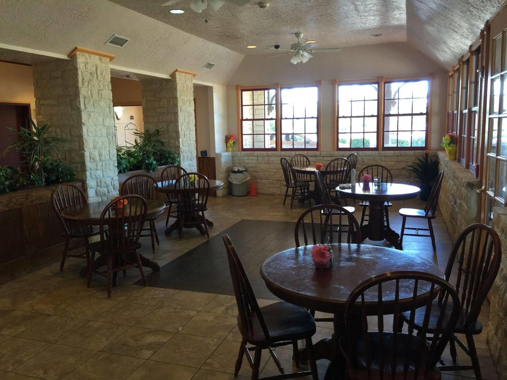 Fredericksburg Hill Country Hotel Exterior photo
