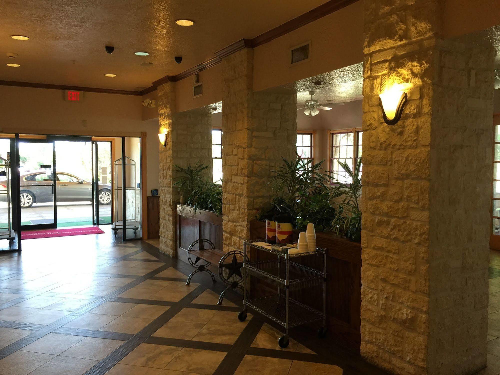 Fredericksburg Hill Country Hotel Exterior photo